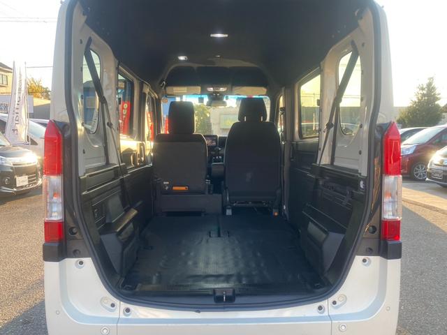 N-VAN+スタイル ファン・ターボホンダセンシング 8インチナビ/フルセグ/DVD再生/バックモニター/ETC/プッシュスタート/スマートキー/アイドリングストップ/両側スライドドア/LEDヘッドライト/フロントフォグランプ(17枚目)