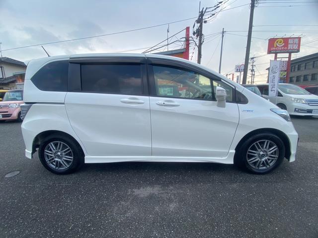 フリードハイブリッド ジャストセレクション パワースライドドア SDナビ フルセグ Bluetooth DVD再生 CD スマートキー HIDヘッドライト 社外15インチアルミ(7枚目)