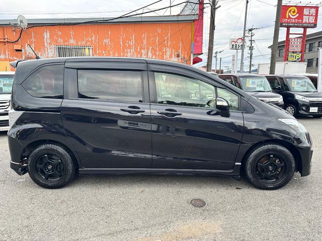 フリードハイブリッド ジャストセレクション　９インチナビ　フルセグ　ＤＶＤ　ＣＤ　バックカメラ　パワースライドドア　社外１５インチアルミ　ＨＩＤヘッドライト　スマートキー　ドラレコ　ＥＴＣ（7枚目）