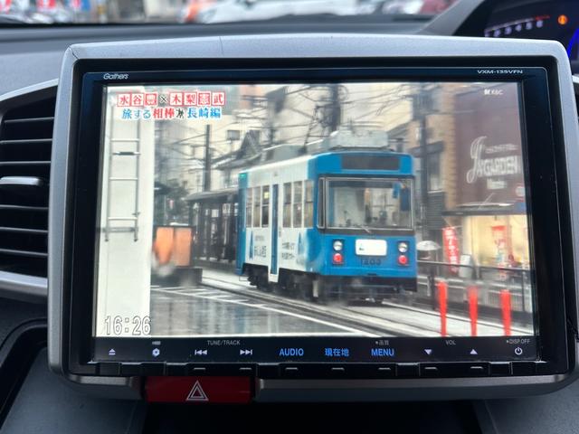 フリードハイブリッド ジャストセレクション　９インチナビ　フルセグ　ＤＶＤ　ＣＤ　バックカメラ　パワースライドドア　社外１５インチアルミ　ＨＩＤヘッドライト　スマートキー　ドラレコ　ＥＴＣ（20枚目）