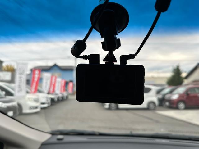 フリードハイブリッド ジャストセレクション　９インチナビ　フルセグ　ＤＶＤ　ＣＤ　バックカメラ　パワースライドドア　社外１５インチアルミ　ＨＩＤヘッドライト　スマートキー　ドラレコ　ＥＴＣ（25枚目）