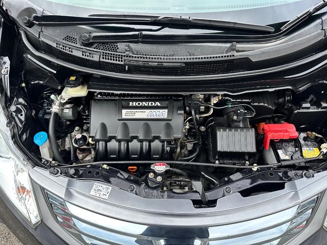 フリードハイブリッド ジャストセレクション　９インチナビ　フルセグ　ＤＶＤ　ＣＤ　バックカメラ　パワースライドドア　社外１５インチアルミ　ＨＩＤヘッドライト　スマートキー　ドラレコ　ＥＴＣ（39枚目）