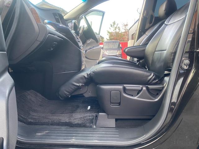 エルグランド ２５０ハイウェイスターアーバンクロム　サンルーフ／全方位カメラ／純正ナビ／フルセグ／ＤＶＤ再生／フリップダウンモニター／両側電動スライドドア／レザー調シートカバー／プッシュスタート／スマートキー／ＨＩＤヘッドライト／フロントフォグランプ（36枚目）