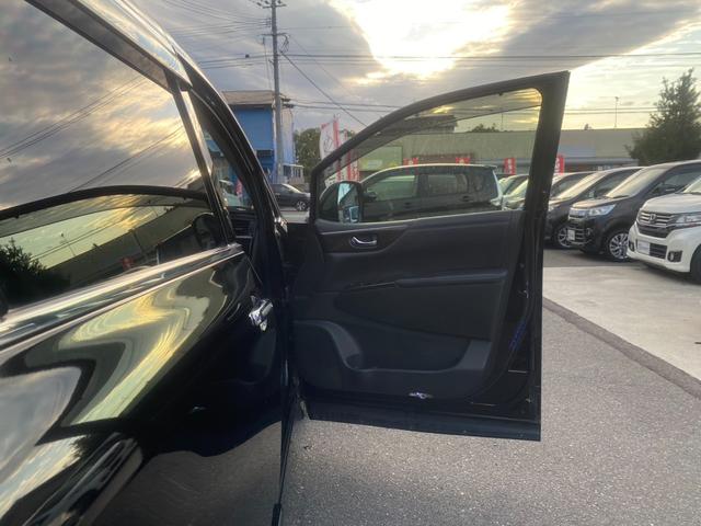 エルグランド ２５０ハイウェイスターアーバンクロム　サンルーフ／全方位カメラ／純正ナビ／フルセグ／ＤＶＤ再生／フリップダウンモニター／両側電動スライドドア／レザー調シートカバー／プッシュスタート／スマートキー／ＨＩＤヘッドライト／フロントフォグランプ（39枚目）