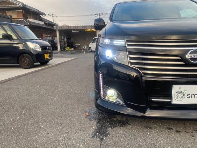 エルグランド ２５０ハイウェイスターアーバンクロム　サンルーフ／全方位カメラ／純正ナビ／フルセグ／ＤＶＤ再生／フリップダウンモニター／両側電動スライドドア／レザー調シートカバー／プッシュスタート／スマートキー／ＨＩＤヘッドライト／フロントフォグランプ（40枚目）