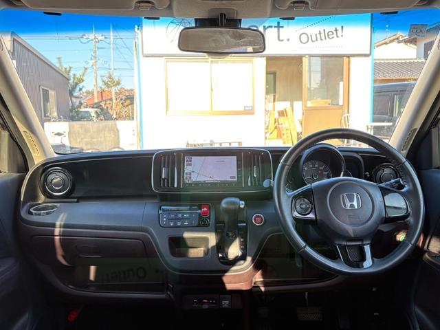 Ｎ－ＯＮＥ プレミアム　ナビ／フルセグ／ＤＶＤ再生／Ｂｌｕｅｔｏｏｔｈ／バックモニター／ＥＴＣ／プッシュスタート／スマートキー／オートライト／ＨＩＤヘッドライト／フロントフォグランプ／純正ＡＷ／盗難防止装置（11枚目）