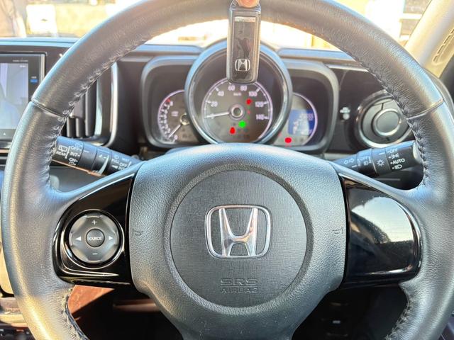 Ｎ－ＯＮＥ プレミアム　ナビ／フルセグ／ＤＶＤ再生／Ｂｌｕｅｔｏｏｔｈ／バックモニター／ＥＴＣ／プッシュスタート／スマートキー／オートライト／ＨＩＤヘッドライト／フロントフォグランプ／純正ＡＷ／盗難防止装置（26枚目）