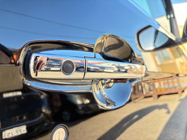 Ｎ－ＯＮＥ プレミアム　ナビ／フルセグ／ＤＶＤ再生／Ｂｌｕｅｔｏｏｔｈ／バックモニター／ＥＴＣ／プッシュスタート／スマートキー／オートライト／ＨＩＤヘッドライト／フロントフォグランプ／純正ＡＷ／盗難防止装置（35枚目）