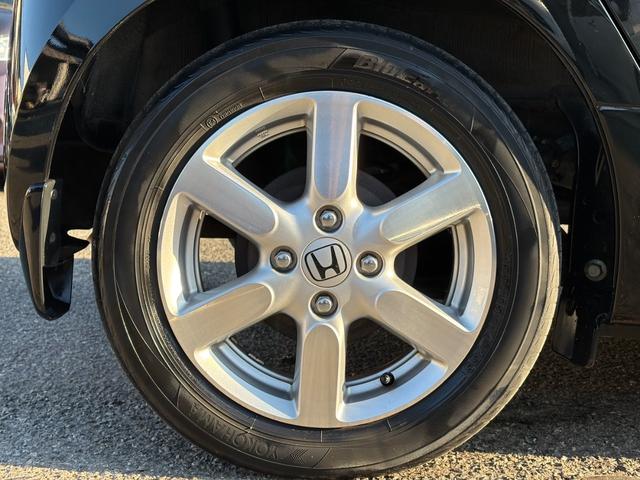 Ｎ－ＯＮＥ プレミアム　ナビ／フルセグ／ＤＶＤ再生／Ｂｌｕｅｔｏｏｔｈ／バックモニター／ＥＴＣ／プッシュスタート／スマートキー／オートライト／ＨＩＤヘッドライト／フロントフォグランプ／純正ＡＷ／盗難防止装置（41枚目）