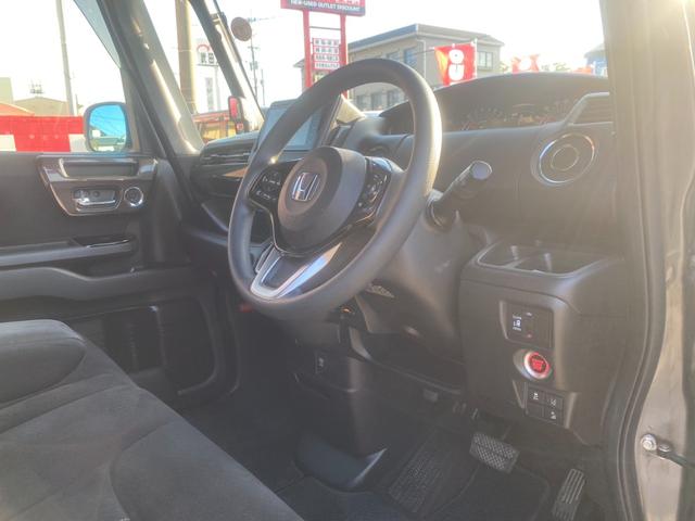 Ｎ－ＢＯＸカスタム Ｇ・Ｌホンダセンシング　ナビ／フルセグ／Ｂｌｕｅｔｏｏｔｈ／ＤＶＤ再生／ＥＴＣ／両側スライドドア片側電動／プッシュスタート／スマートキー／オートライト／ＬＥＤヘッドライト／フロントフォグランプ／純正ＡＷ／衝突被害軽減システム（12枚目）