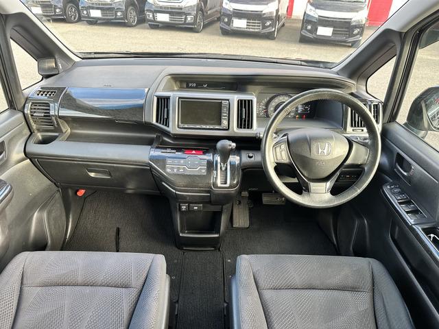 ステップワゴンスパーダ Ｚ　両側パワースライドドア　ＳＤナビ　フルセグ　ＣＤ　フリップダウンモニター　ＥＴＣ　バックカメラ　純正アルミ　ＨＩＤヘッドライト　フォグ（11枚目）