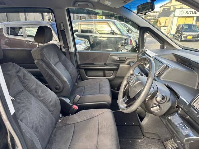 ステップワゴンスパーダ Ｚ　両側パワースライドドア　ＳＤナビ　フルセグ　ＣＤ　フリップダウンモニター　ＥＴＣ　バックカメラ　純正アルミ　ＨＩＤヘッドライト　フォグ（12枚目）