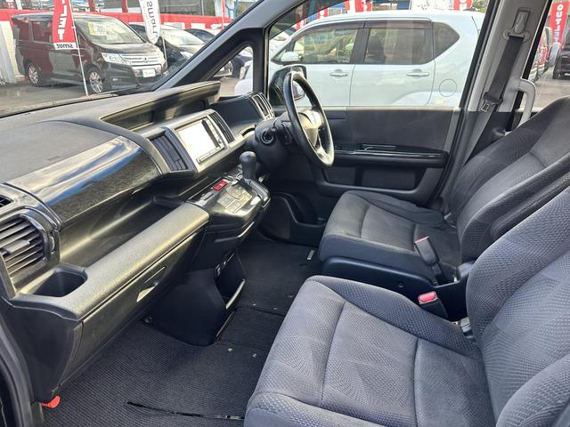 ステップワゴンスパーダ Ｚ　両側パワースライドドア　ＳＤナビ　フルセグ　ＣＤ　フリップダウンモニター　ＥＴＣ　バックカメラ　純正アルミ　ＨＩＤヘッドライト　フォグ（13枚目）