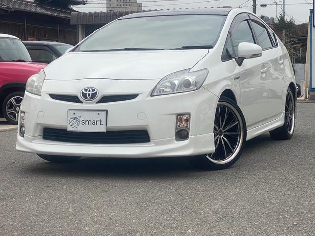 プリウス Ｓ　サンルーフ／純正ナビ／ワンセグ／ＤＶＤ再生／バックモニター／レザー調シートカバー／プッシュスタート／アイドリングストップ／スマートキー／社外１９インチＡＷ／盗難防止装置（3枚目）