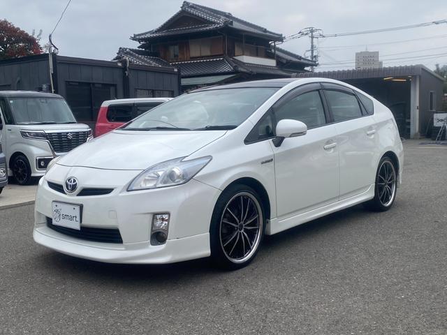 プリウス Ｓ　サンルーフ／純正ナビ／ワンセグ／ＤＶＤ再生／バックモニター／レザー調シートカバー／プッシュスタート／アイドリングストップ／スマートキー／社外１９インチＡＷ／盗難防止装置（4枚目）