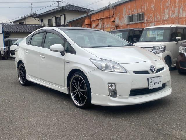 プリウス Ｓ　サンルーフ／純正ナビ／ワンセグ／ＤＶＤ再生／バックモニター／レザー調シートカバー／プッシュスタート／アイドリングストップ／スマートキー／社外１９インチＡＷ／盗難防止装置（5枚目）