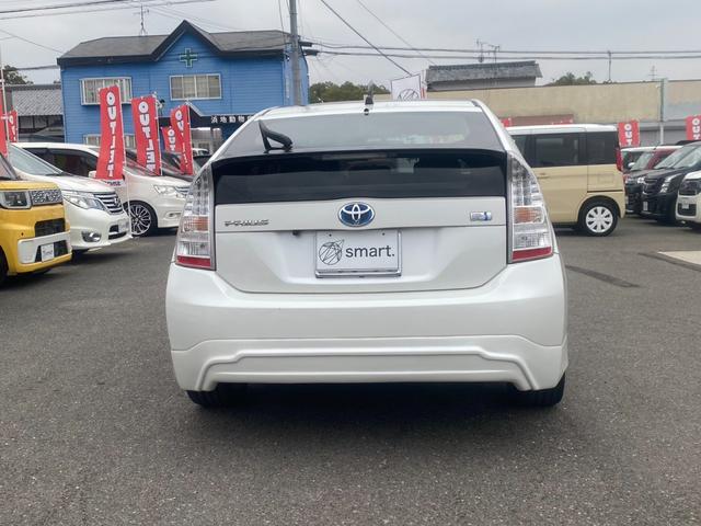 プリウス Ｓ　サンルーフ／純正ナビ／ワンセグ／ＤＶＤ再生／バックモニター／レザー調シートカバー／プッシュスタート／アイドリングストップ／スマートキー／社外１９インチＡＷ／盗難防止装置（9枚目）