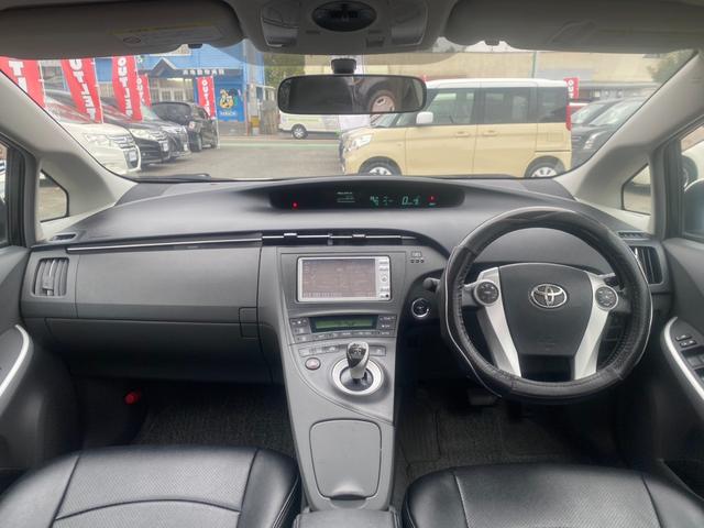 プリウス Ｓ　サンルーフ／純正ナビ／ワンセグ／ＤＶＤ再生／バックモニター／レザー調シートカバー／プッシュスタート／アイドリングストップ／スマートキー／社外１９インチＡＷ／盗難防止装置（11枚目）