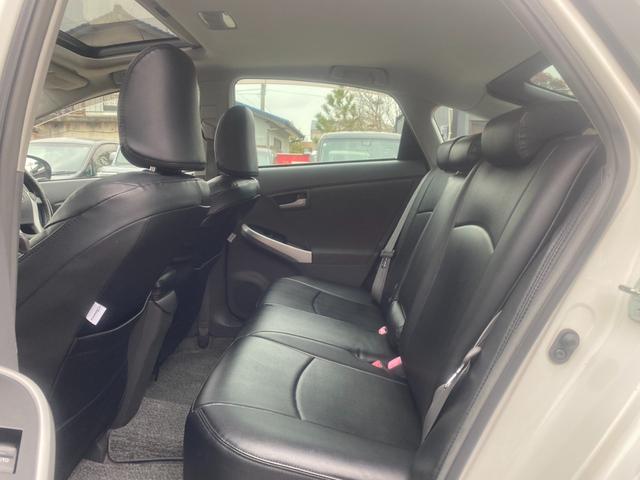 プリウス Ｓ　サンルーフ／純正ナビ／ワンセグ／ＤＶＤ再生／バックモニター／レザー調シートカバー／プッシュスタート／アイドリングストップ／スマートキー／社外１９インチＡＷ／盗難防止装置（14枚目）