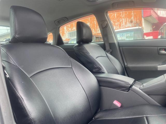 プリウス Ｓ　サンルーフ／純正ナビ／ワンセグ／ＤＶＤ再生／バックモニター／レザー調シートカバー／プッシュスタート／アイドリングストップ／スマートキー／社外１９インチＡＷ／盗難防止装置（30枚目）