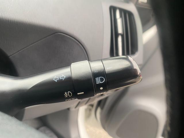 プリウス Ｓ　サンルーフ／純正ナビ／ワンセグ／ＤＶＤ再生／バックモニター／レザー調シートカバー／プッシュスタート／アイドリングストップ／スマートキー／社外１９インチＡＷ／盗難防止装置（32枚目）