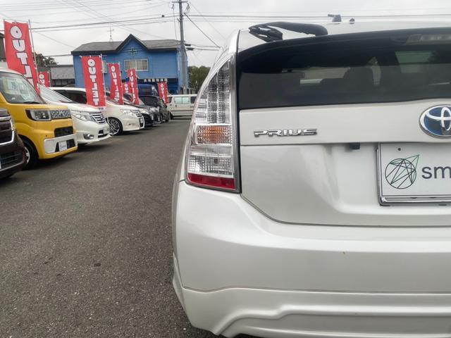 プリウス Ｓ　サンルーフ／純正ナビ／ワンセグ／ＤＶＤ再生／バックモニター／レザー調シートカバー／プッシュスタート／アイドリングストップ／スマートキー／社外１９インチＡＷ／盗難防止装置（39枚目）