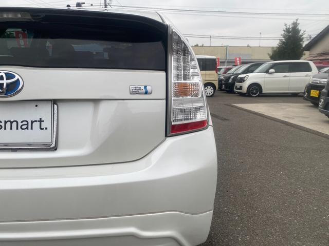 プリウス Ｓ　サンルーフ／純正ナビ／ワンセグ／ＤＶＤ再生／バックモニター／レザー調シートカバー／プッシュスタート／アイドリングストップ／スマートキー／社外１９インチＡＷ／盗難防止装置（40枚目）