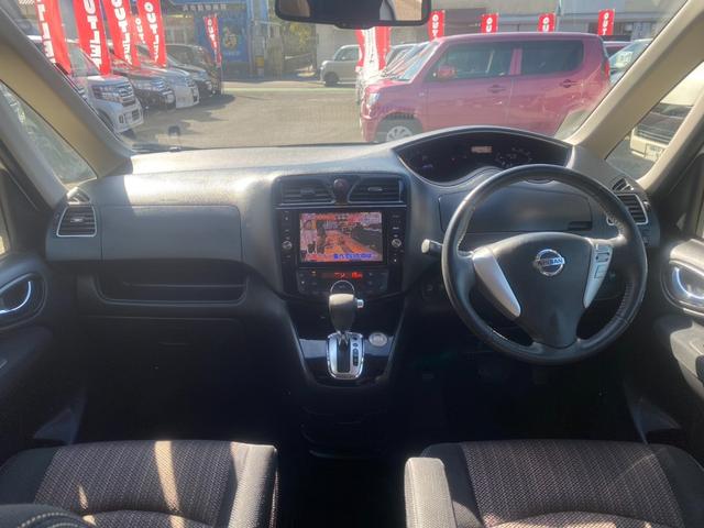 セレナ ハイウェイスターＳ－ＨＶアドバンスドセーフティパック　純正ナビ／フルセグ／Ｂｌｕｅｔｏｏｔｈ／バックモニター／全方位モニター／後席モニター／両側電動スライドドア／ＨＩＤヘッドライト／フロントフォグランプ／１７インチ社外ＡＷ／障害物ソナー／衝突被害軽減（11枚目）