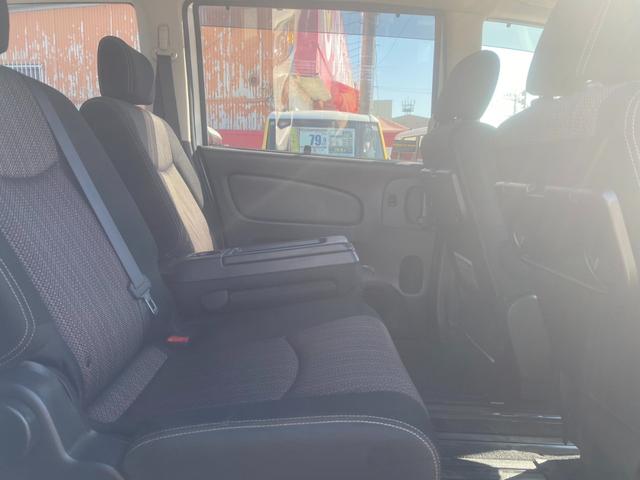 セレナ ハイウェイスターＳ－ＨＶアドバンスドセーフティパック　純正ナビ／フルセグ／Ｂｌｕｅｔｏｏｔｈ／バックモニター／全方位モニター／後席モニター／両側電動スライドドア／ＨＩＤヘッドライト／フロントフォグランプ／１７インチ社外ＡＷ／障害物ソナー／衝突被害軽減（15枚目）