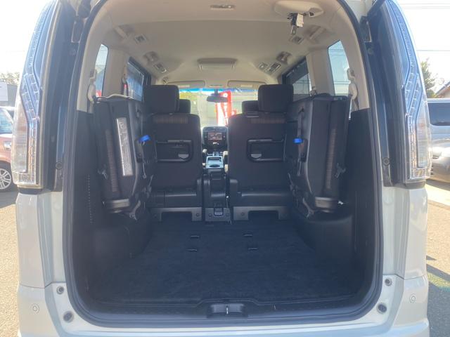 セレナ ハイウェイスターＳ－ＨＶアドバンスドセーフティパック　純正ナビ／フルセグ／Ｂｌｕｅｔｏｏｔｈ／バックモニター／全方位モニター／後席モニター／両側電動スライドドア／ＨＩＤヘッドライト／フロントフォグランプ／１７インチ社外ＡＷ／障害物ソナー／衝突被害軽減（19枚目）