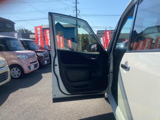セレナ ハイウェイスターＳ－ＨＶアドバンスドセーフティパック　純正ナビ／フルセグ／Ｂｌｕｅｔｏｏｔｈ／バックモニター／全方位モニター／後席モニター／両側電動スライドドア／ＨＩＤヘッドライト／フロントフォグランプ／１７インチ社外ＡＷ／障害物ソナー／衝突被害軽減（20枚目）