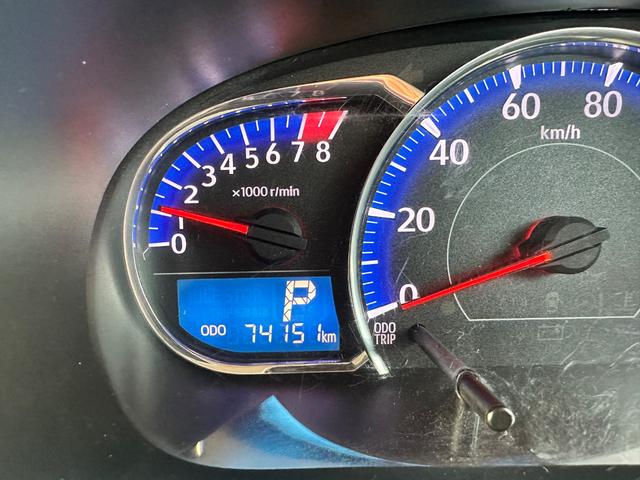 ムーヴ カスタム　Ｘ　ＤＶＤ再生　ＣＤ　ＨＩＤヘッドライト　フォグ　アイドリングストップ　プッシュスタート　スマートキー　純正アルミ　ウッド調パネル　ＭＯＭＯハンドル（25枚目）