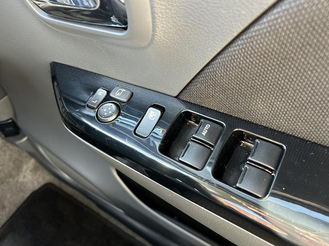 ワゴンＲスティングレー Ｔ　ＨＩＤヘッドライト　フォグ　アイドリングストップ　ウインカーミラー　電動ミラー　純正１５インチアルミホイール　プッシュスタート　スマートキー　プライバシーガラス　セキュリティアラーム　サイドバイザー（20枚目）