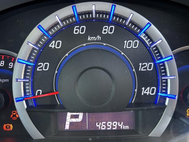 ワゴンＲスティングレー Ｔ　ＨＩＤヘッドライト　フォグ　アイドリングストップ　ウインカーミラー　電動ミラー　純正１５インチアルミホイール　プッシュスタート　スマートキー　プライバシーガラス　セキュリティアラーム　サイドバイザー（41枚目）