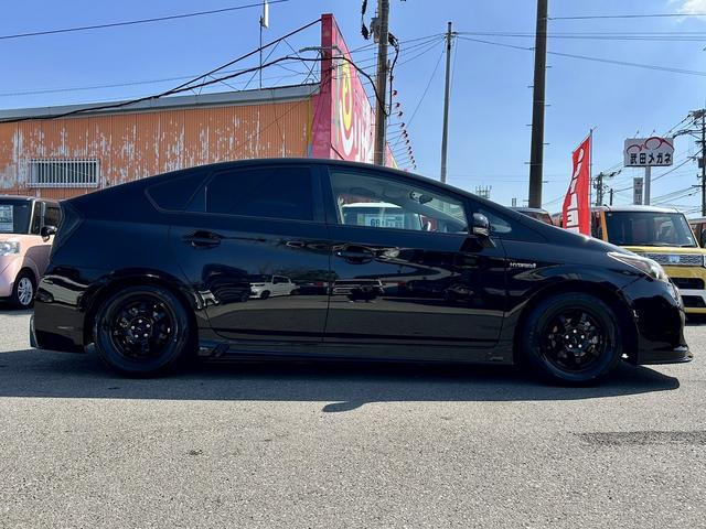 プリウス Ｇ　純正ナビ　フルセグ　Ｂｌｕｅｔｏｏｔｈ対応　バックカメラ　ビルトインＥＴＣ　クルーズコントロール　社外エアロ　オートライト　フォグ　スマートキー　プッシュスタート　プライバシーガラスセキュリティ（6枚目）