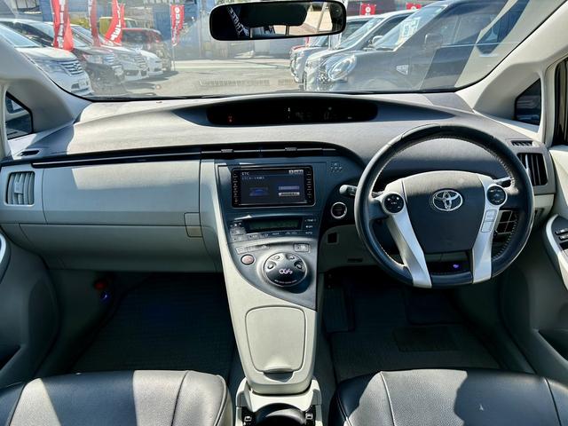 プリウス Ｇ　純正ナビ　フルセグ　Ｂｌｕｅｔｏｏｔｈ対応　バックカメラ　ビルトインＥＴＣ　クルーズコントロール　社外エアロ　オートライト　フォグ　スマートキー　プッシュスタート　プライバシーガラスセキュリティ（10枚目）