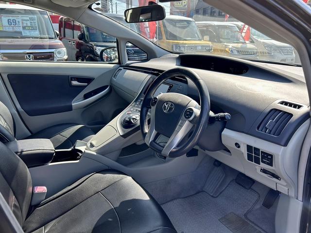 プリウス Ｇ　純正ナビ　フルセグ　Ｂｌｕｅｔｏｏｔｈ対応　バックカメラ　ビルトインＥＴＣ　クルーズコントロール　社外エアロ　オートライト　フォグ　スマートキー　プッシュスタート　プライバシーガラスセキュリティ（11枚目）