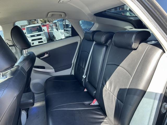 プリウス Ｇ　純正ナビ　フルセグ　Ｂｌｕｅｔｏｏｔｈ対応　バックカメラ　ビルトインＥＴＣ　クルーズコントロール　社外エアロ　オートライト　フォグ　スマートキー　プッシュスタート　プライバシーガラスセキュリティ（14枚目）