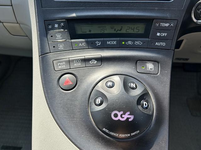 プリウス Ｇ　純正ナビ　フルセグ　Ｂｌｕｅｔｏｏｔｈ対応　バックカメラ　ビルトインＥＴＣ　クルーズコントロール　社外エアロ　オートライト　フォグ　スマートキー　プッシュスタート　プライバシーガラスセキュリティ（26枚目）