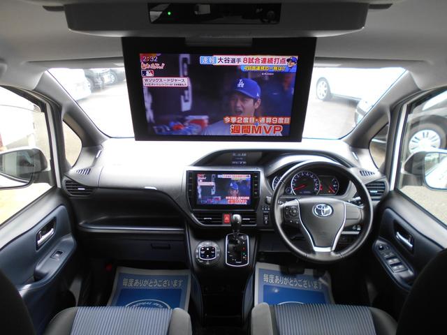 ヴォクシー ＺＳ　１０型ナビ　フルセグ　ＤＶＤビデオ再生　ＣＤ録音　Ｂｌｕｅｔｏｏｔｈオーディオ　バックカメラ　トヨタセーフティセンス　ＬＥＤオートライト　両パワスラ　１９ＡＷ　ローダウン　ステリモ　スマートキー（8枚目）