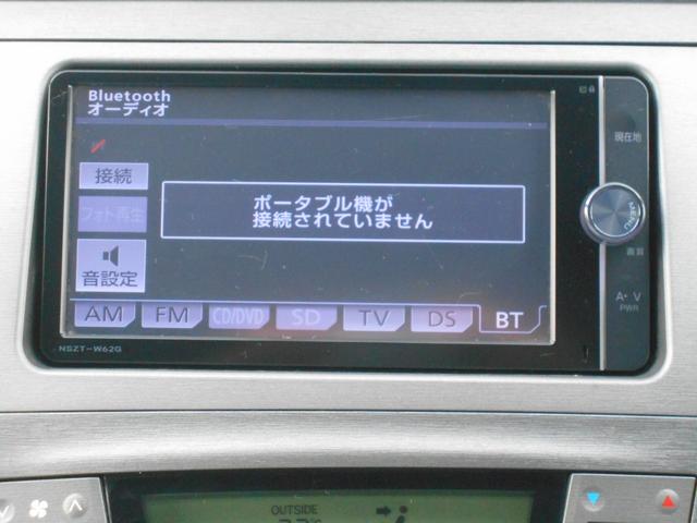 プリウス Ｇ　ソーラーパネル付サンルーフ　ハーフレザーシート　ナビ　ＤＶＤビデオ再生　ＣＤ録音　Ｂｌｕｅｔｏｏｔｈオーディオ　フルセグＴＶ　バックカメラ　クルーズコントロール　ステアリングリモコン　後期型（14枚目）