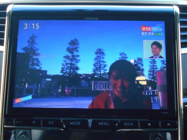 アルファード ２４０Ｓ　タイプゴールドＩＩ　Ｗサンルーフ　１０型ナビ　ＤＶＤビデオ再生　フルセグ　Ｂｌｕｅｔｏｏｔｈ　フリップダウンモニター　ハーフレザーシート　クルコン　両パワスラ　パワートランク　ウッドコンビハンドル＆ノブ　オットマンシート（12枚目）