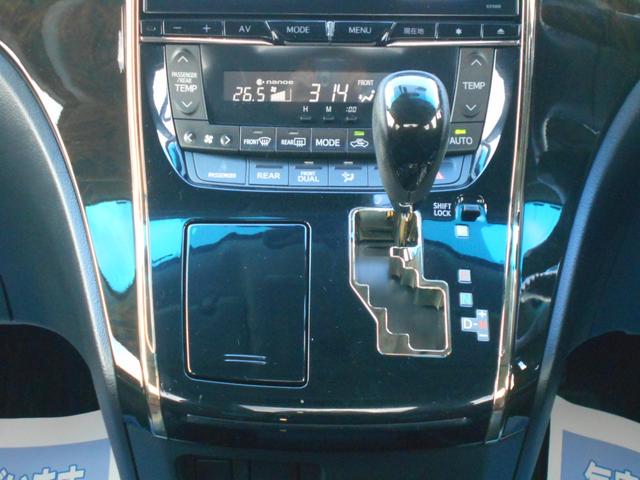 アルファード ２４０Ｓ　タイプゴールドＩＩ　Ｗサンルーフ　１０型ナビ　ＤＶＤビデオ再生　フルセグ　Ｂｌｕｅｔｏｏｔｈ　フリップダウンモニター　ハーフレザーシート　クルコン　両パワスラ　パワートランク　ウッドコンビハンドル＆ノブ　オットマンシート（16枚目）