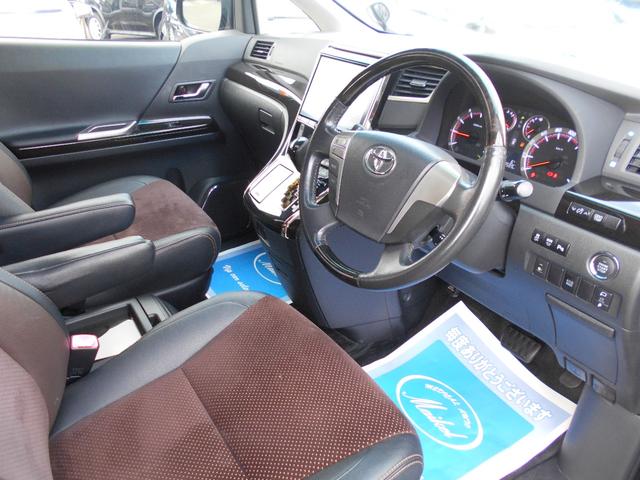 アルファード ２４０Ｓ　タイプゴールドＩＩ　Ｗサンルーフ　１０型ナビ　ＤＶＤビデオ再生　フルセグ　Ｂｌｕｅｔｏｏｔｈ　フリップダウンモニター　ハーフレザーシート　クルコン　両パワスラ　パワートランク　ウッドコンビハンドル＆ノブ　オットマンシート（20枚目）