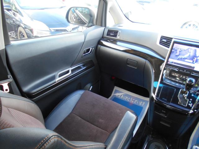 アルファード ２４０Ｓ　タイプゴールドＩＩ　Ｗサンルーフ　１０型ナビ　ＤＶＤビデオ再生　フルセグ　Ｂｌｕｅｔｏｏｔｈ　フリップダウンモニター　ハーフレザーシート　クルコン　両パワスラ　パワートランク　ウッドコンビハンドル＆ノブ　オットマンシート（21枚目）