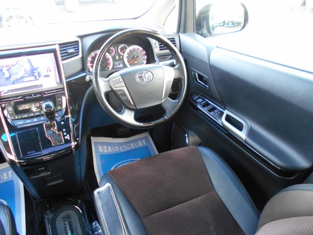 アルファード ２４０Ｓ　タイプゴールドＩＩ　Ｗサンルーフ　１０型ナビ　ＤＶＤビデオ再生　フルセグ　Ｂｌｕｅｔｏｏｔｈ　フリップダウンモニター　ハーフレザーシート　クルコン　両パワスラ　パワートランク　ウッドコンビハンドル＆ノブ　オットマンシート（22枚目）