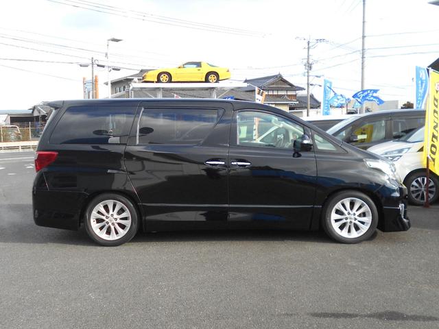 アルファード ２４０Ｓ　タイプゴールドＩＩ　Ｗサンルーフ　１０型ナビ　ＤＶＤビデオ再生　フルセグ　Ｂｌｕｅｔｏｏｔｈ　フリップダウンモニター　ハーフレザーシート　クルコン　両パワスラ　パワートランク　ウッドコンビハンドル＆ノブ　オットマンシート（26枚目）