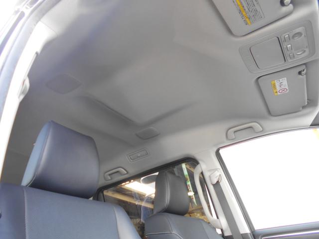 エスクァイア Ｇｉ　１０型ナビ　ＤＶＤ再生　ＣＤ録音　フルセグ　Ｂｌｕｅｔｏｏｔｈ　レザーシート　コンビハンドル＆ノブ　ＬＥＤオートライト　モデリスタエアロ＆マフラー　１８ＡＷ　両側パワスラ　クルコン　シートヒーター（8枚目）