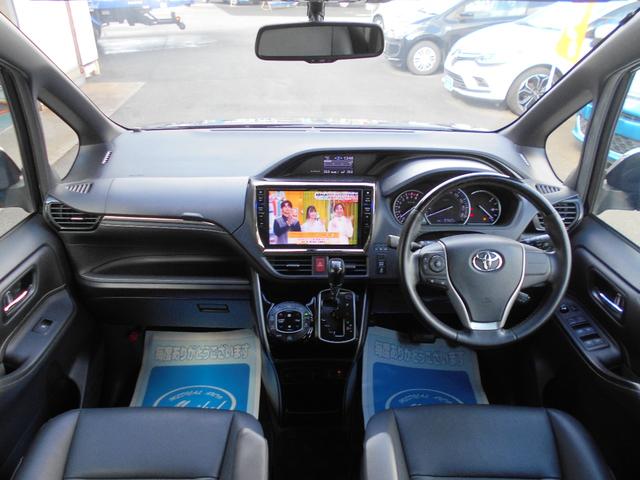 エスクァイア Ｇｉ　１０型ナビ　ＤＶＤ再生　ＣＤ録音　フルセグ　Ｂｌｕｅｔｏｏｔｈ　レザーシート　コンビハンドル＆ノブ　ＬＥＤオートライト　モデリスタエアロ＆マフラー　１８ＡＷ　両側パワスラ　クルコン　シートヒーター（9枚目）