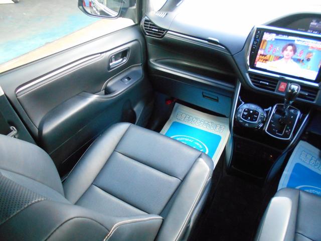 エスクァイア Ｇｉ　１０型ナビ　ＤＶＤ再生　ＣＤ録音　フルセグ　Ｂｌｕｅｔｏｏｔｈ　レザーシート　コンビハンドル＆ノブ　ＬＥＤオートライト　モデリスタエアロ＆マフラー　１８ＡＷ　両側パワスラ　クルコン　シートヒーター（15枚目）